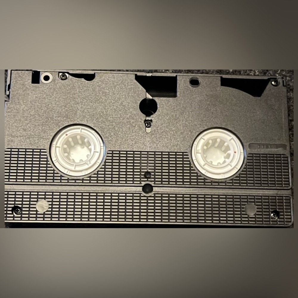 Preowned Great  Condition VHS Signs 2002 . - Picture 6 of 12
